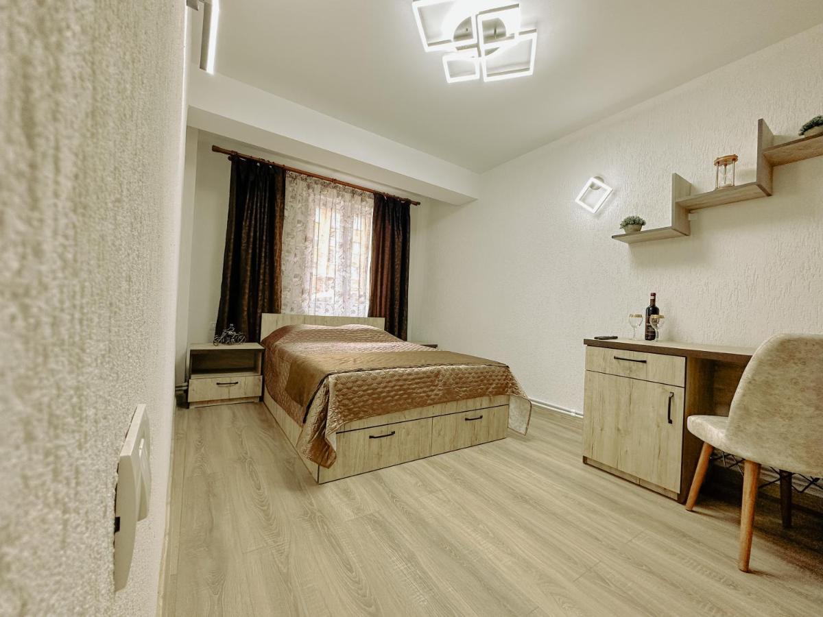 Studio 63 Петрошани Экстерьер фото